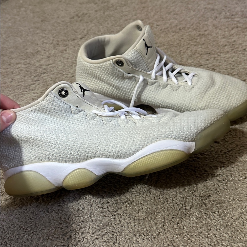 Jordan Horizon White Lows View 2